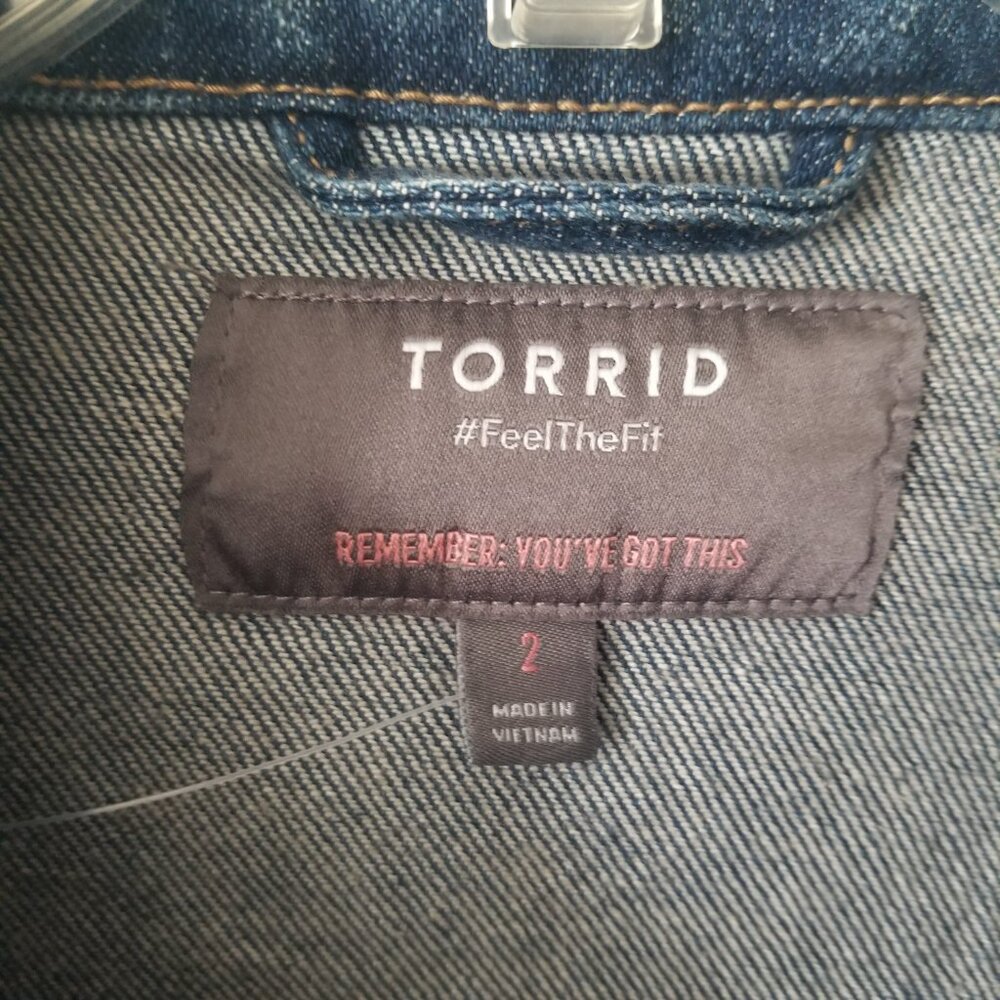 Torrid Womens 2 / 2X Long Line 99% Cotton Blue Denim Jean Jacket Button Up - Picture 2 of 15